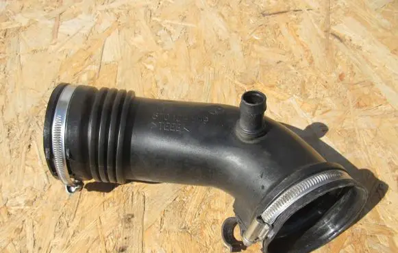 Audi A5 8T 8F Air intake duct part 8T0129599