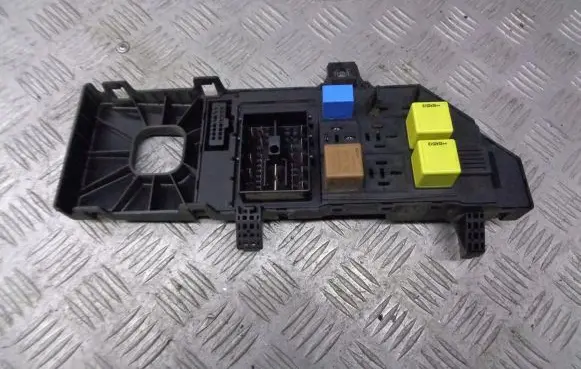 Opel Vectra C Fuse box cover 460023260