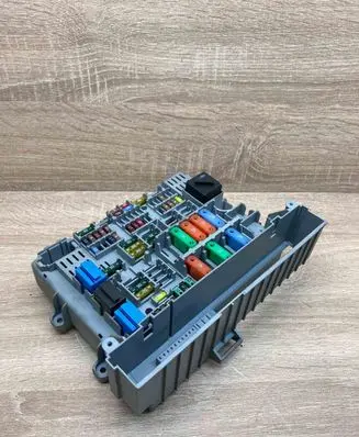 BMW 1 E81 E87 Fuse module 6906611 10688710