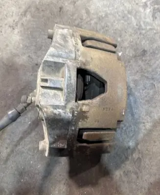 Volvo XC90 Front brake caliper 30657303