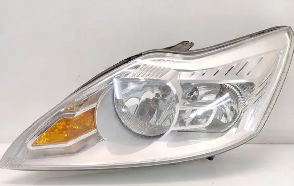 Ford Focus Headlight/headlamp 8M5113W030AD