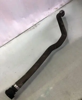 Mercedes-Benz GLC X253 C253 Engine coolant pipe/hose A2135011082