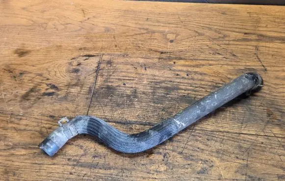 Engine coolant pipe/hose
