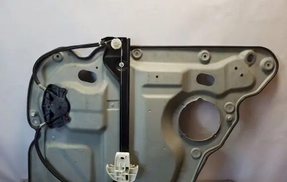 Rear door manual window regulator
