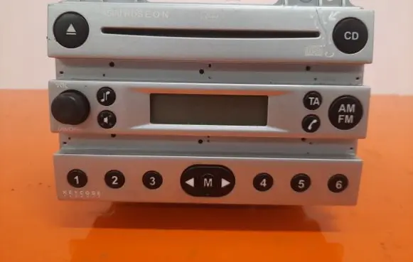 Ford Fiesta Radio/CD/DVD/GPS head unit 10R-020451