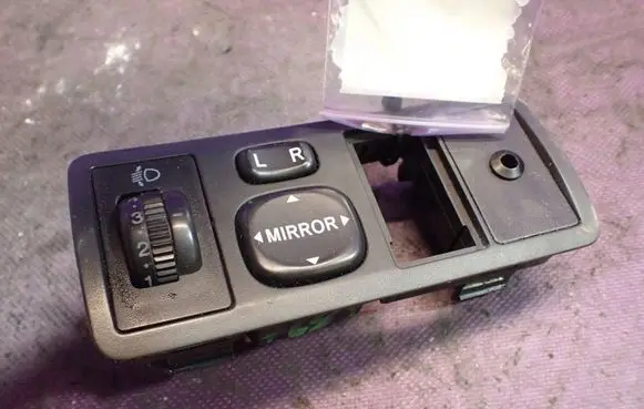 Toyota Corolla E120 E130 Wing mirror switch 