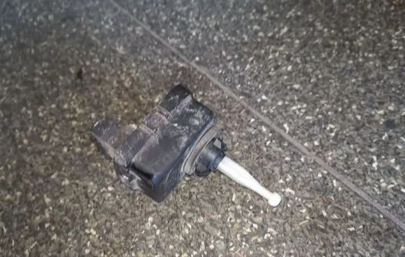 Headlight level adjustment motor