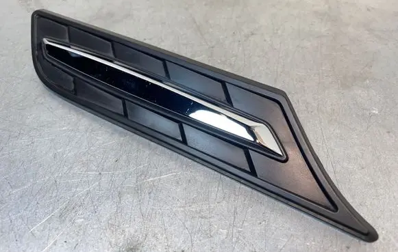 Suzuki Vitara (LY) Fender end trim 7261154P0R