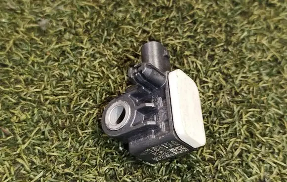 Porsche Cayenne (9Y0 9Y3) Airbag deployment crash/impact sensor 971907651