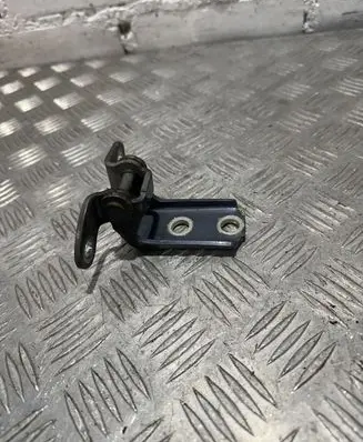 Toyota Avensis T270 Front door upper hinge