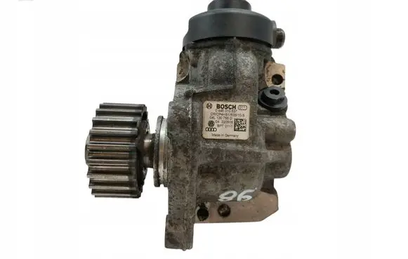 Volkswagen PASSAT B8 Fuel injection high pressure pump 0445010537