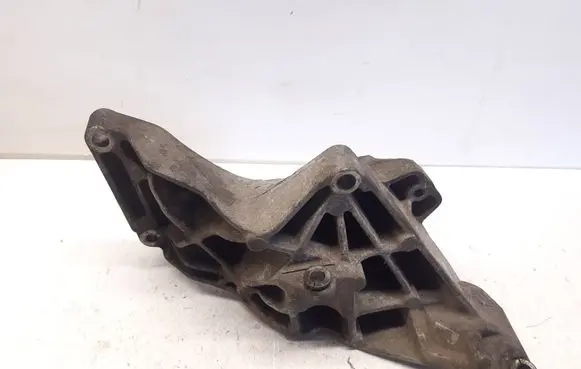 Land Rover Discovery 3 - LR3 Engine mounting bracket 4H2Q10239EA D04YA YL0500290