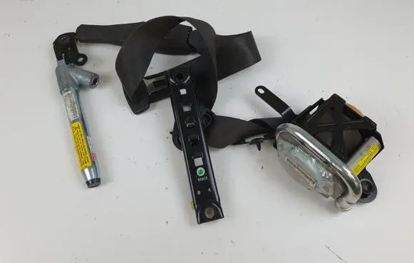 Opel Insignia A Front seatbelt 13303851