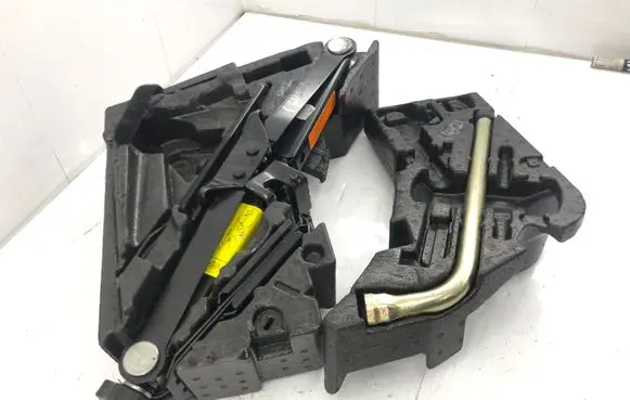 Audi Q7 4L Tool box 4L0011075