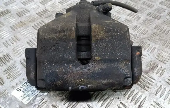 Volkswagen Jetta VI Front brake caliper