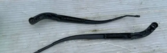 Mazda 3 III Front wiper blade arm