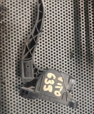 Mercedes-Benz Vito Viano W638 Accelerator throttle pedal A9063000404 ZGS009Q012 0280755023
