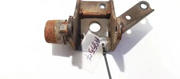 Toyota Avensis T250 Engine mounting bracket