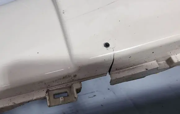 Chrysler Ypsilon Front bumper 735618644
