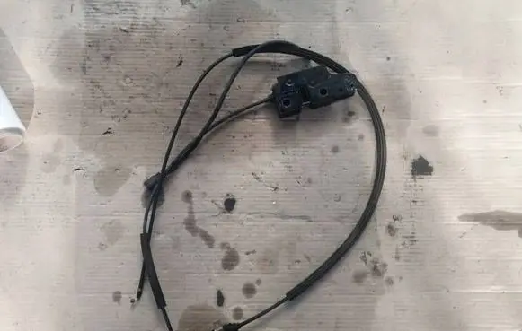 Volkswagen Golf V Engine bonnet/hood lock/catch 1K1823509B
