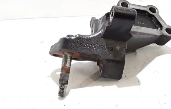 Toyota Avensis T250 Engine mounting bracket 123150R012