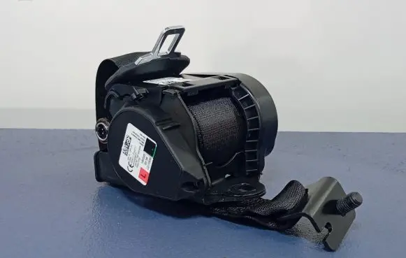 BMW 1 F40 Front seatbelt 7456277
