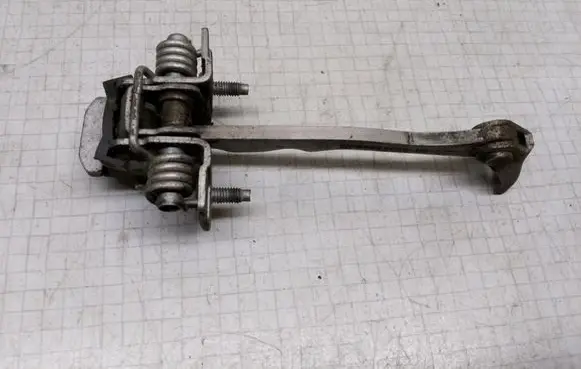 Opel Vectra C Front door check strap stopper 09229750