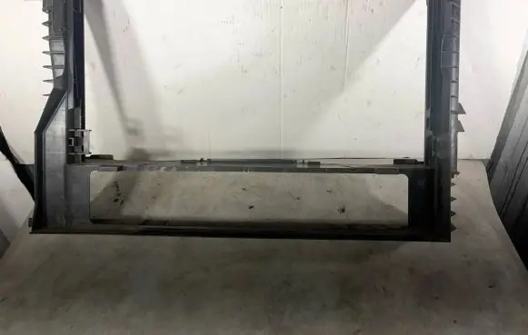 BMW 5 E60 E61 Radiator support slam panel bracket E6416
