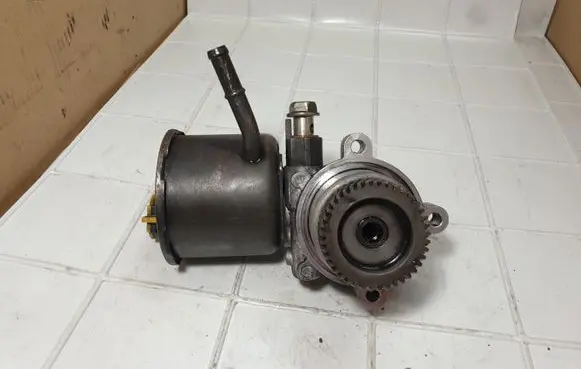 Mazda Premacy Power steering pump 98057003