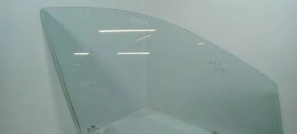 Hyundai Santa Fe Front door window glass four-door