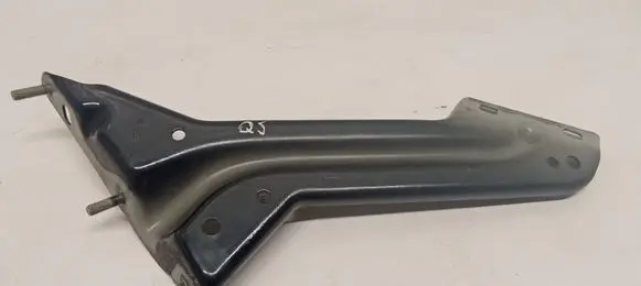 Audi Q5 SQ5 Fender mounting bracket 8R0821136