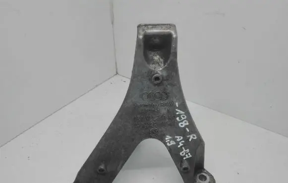 Audi A4 S4 B7 8E 8H Engine mounting bracket 8E0199308AF