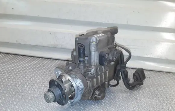 Audi A3 S3 8L Fuel injection high pressure pump 0460404977 038130107D