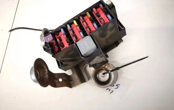 Ford Fiesta Fuse box set 8v5t14a005ake 8v5t-14a005-ake