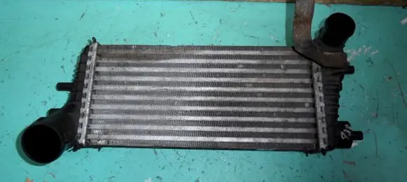 Ford Focus Intercooler radiator 9L440