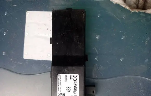 Opel Astra J Door central lock control unit/module 13503204