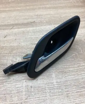 BMW 5 E39 Front door interior handle 8226049