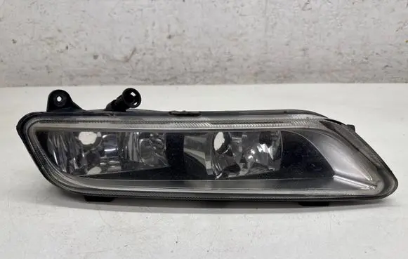 Volkswagen PASSAT B7 Front fog light 176623