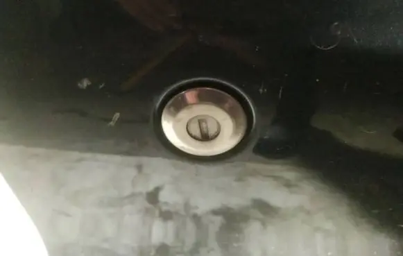 Renault Megane I Front door lock (next to the handle) 