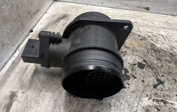 Volkswagen Touran I Mass air flow meter 038906461B