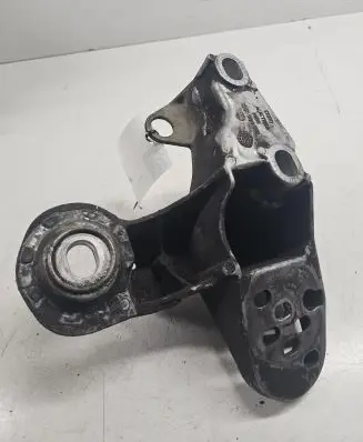 Audi A4 S4 B6 8E 8H Engine mounting bracket 8E0199351