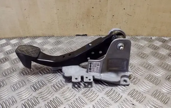 Volkswagen PASSAT CC Brake pedal 3C2721057G 1K2721117B