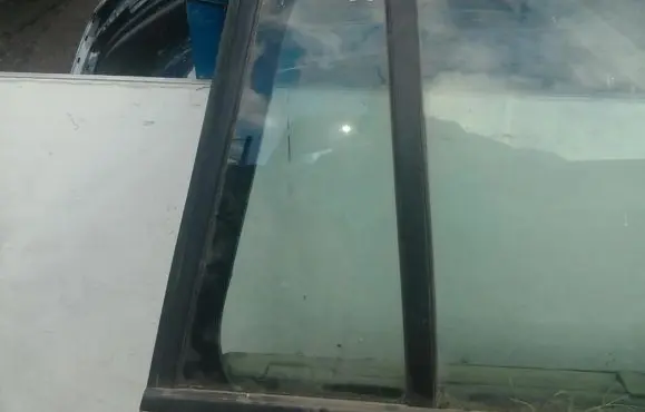 Citroen C4 Grand Picasso Rear vent window glass 