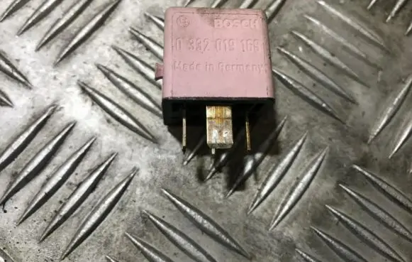 BMW 5 E39 Other relay 0332019168 8365326