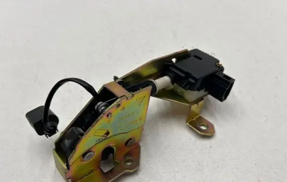 Porsche Cayenne (9PA) Tailgate window lock/catch/latch 7L0827506D
