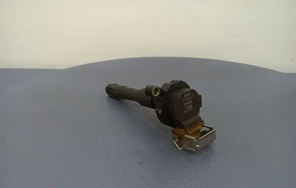 BMW 5 E39 High voltage ignition coil 1748017