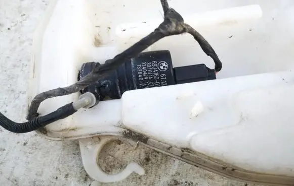 BMW X5 E70 Windscreen/windshield washer pump 6712693416001 67126934160-01
