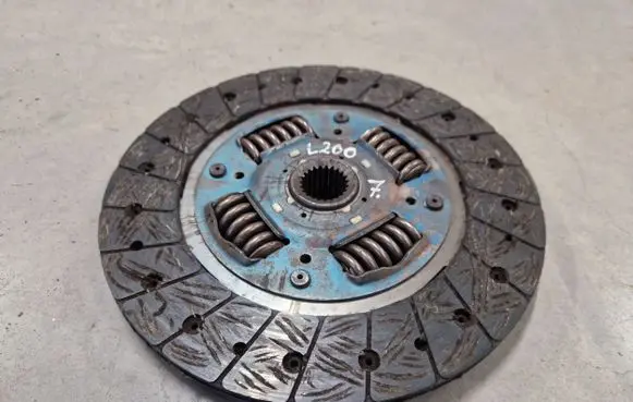 Mitsubishi L200 Clutch pressure plate 