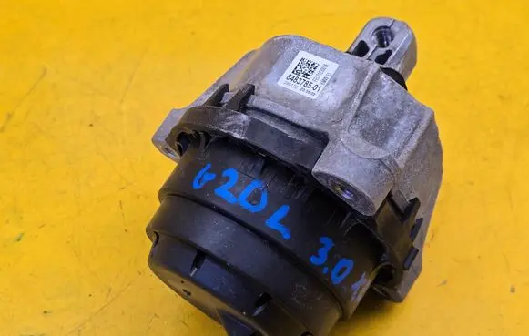 BMW 3 G20 G21 Engine mount bracket 8483785