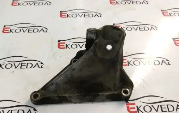 BMW 5 E60 E61 Engine mounting bracket 6769153